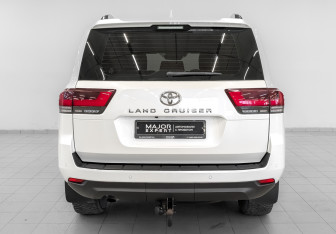 Подержанный автомобиль Toyota Land Cruiser Suv 2021 года (6 фото)
