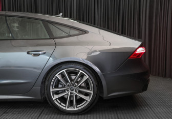 Подержанный автомобиль Audi A7 2018 года (25 фото)