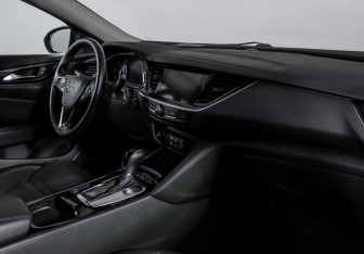 Подержанный автомобиль Opel Insignia Liftback 2019 года (9 фото)
