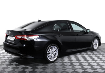 Подержанный автомобиль Toyota Camry Sedan 2018 года (5 фото)