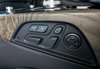 Подержанный автомобиль Genesis G90 2019 года (26 фото)