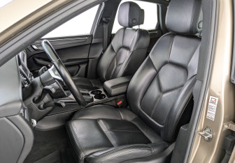 Подержанный автомобиль Porsche Macan 2016 года (20 фото)