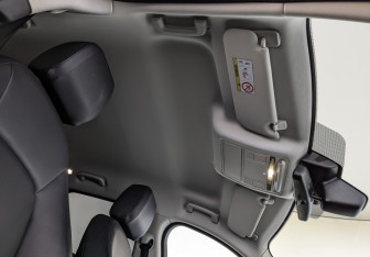 Подержанный автомобиль Jaguar F-Pace 2017 года (22 фото)