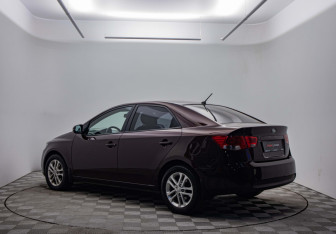 Подержанный автомобиль Kia Cerato Sedan 2010 года (7 фото)