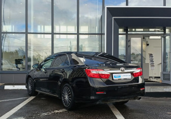 Подержанный автомобиль Toyota Camry Sedan 2014 года (7 фото)