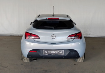 Подержанный автомобиль Opel Astra Hatchback 2012 года (6 фото)