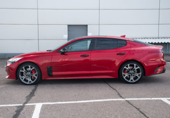 Подержанный автомобиль Kia Stinger 2019 года (8 фото)
