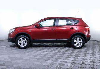 Подержанный автомобиль Nissan Qashqai 2013 года (3 фото)