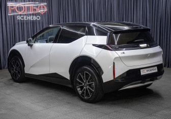 Подержанный автомобиль Zeekr X 2023 года (7 фото)