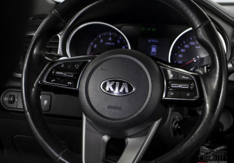 Подержанный автомобиль Kia Ceed Wagon 2019 года (12 фото)
