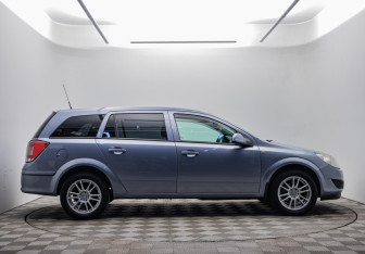 Подержанный автомобиль Opel Astra Wagon 2011 года (4 фото)