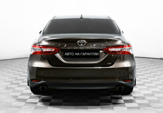 Подержанный автомобиль Toyota Camry Sedan 2021 года (4 фото)