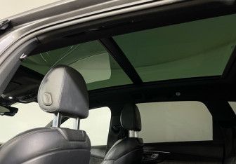 Подержанный автомобиль Audi Q7 2021 года (15 фото)