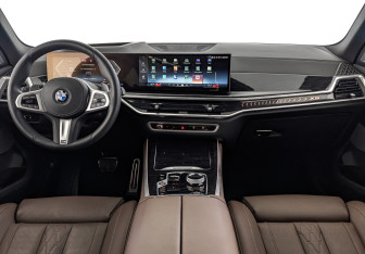 Подержанный автомобиль BMW X5 2025 года (14 фото)