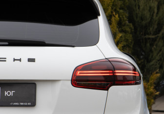 Подержанный автомобиль Porsche Cayenne 2017 года (36 фото)
