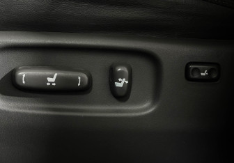 Подержанный автомобиль Toyota Land Cruiser Suv 2010 года (17 фото)
