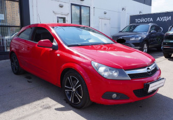 Подержанный автомобиль Opel Astra Hatchback 2010 года (3 фото)