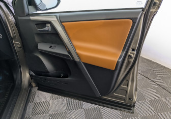 Подержанный автомобиль Toyota RAV4 2018 года (25 фото)