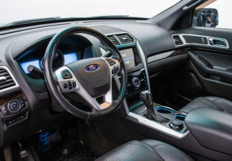 Подержанный автомобиль Ford Explorer 2013 года (9 фото)