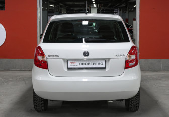 Подержанный автомобиль Skoda Fabia Hatchback 2013 года (6 фото)