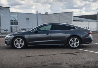 Подержанный автомобиль Audi A7 2018 года (8 фото)
