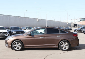 Подержанный автомобиль Hyundai Sonata 2017 года (8 фото)