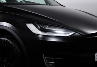 Подержанный автомобиль Tesla Model X 2020 года (16 фото)