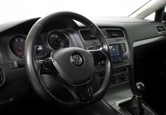Подержанный автомобиль Volkswagen Golf Hatchback 2014 года (9 фото)