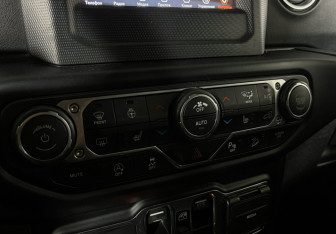 Подержанный автомобиль Jeep Wrangler 2019 года (16 фото)