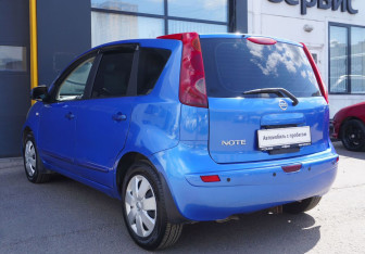 Подержанный автомобиль Nissan Note 2008 года (7 фото)