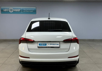 Подержанный автомобиль Skoda Rapid Liftback 2021 года (6 фото)