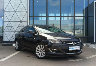 Подержанный автомобиль Opel Astra Sedan 2013 года (3 фото)