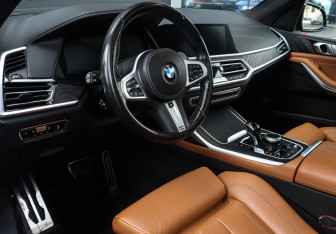 Подержанный автомобиль BMW X7 2022 года (17 фото)