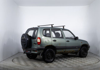 Подержанный автомобиль Chevrolet Niva 2007 года (5 фото)