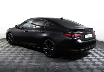 Подержанный автомобиль Lexus ES 2021 года (7 фото)