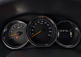 Подержанный автомобиль Renault Logan Sedan 2022 года (16 фото)