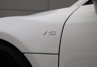 Подержанный автомобиль Audi R8 Coupe 2011 года (33 фото)