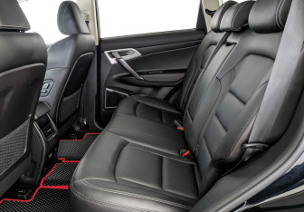 Подержанный автомобиль Geely Atlas 2019 года (18 фото)