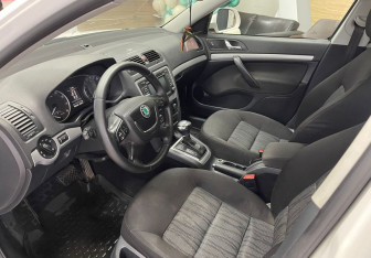 Подержанный автомобиль Skoda Octavia Liftback 2013 года (11 фото)
