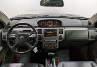 Подержанный автомобиль Nissan X-Trail 2006 года (23 фото)
