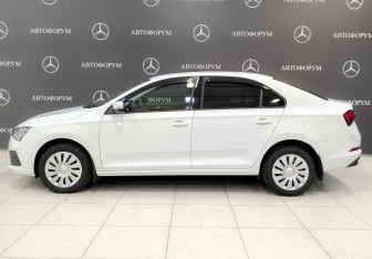 Подержанный автомобиль Skoda Rapid Liftback 2021 года (8 фото)