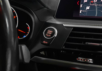 Подержанный автомобиль BMW X4 2019 года (23 фото)
