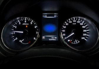 Подержанный автомобиль Nissan X-Trail 2016 года (13 фото)