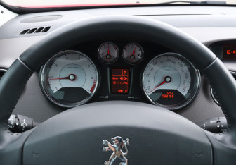 Подержанный автомобиль Peugeot 308 Hatchback 2010 года (11 фото)
