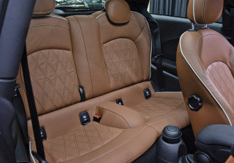 Подержанный автомобиль MINI Hatch 2021 года (12 фото)