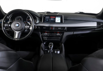 Подержанный автомобиль BMW X6 2019 года (12 фото)