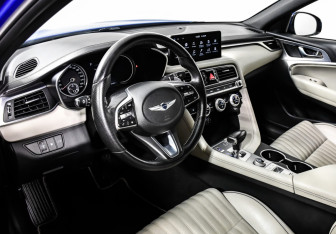 Подержанный автомобиль Genesis G70 2021 года (13 фото)