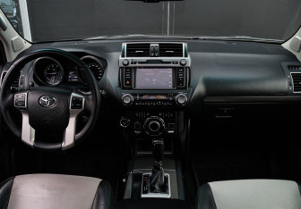 Подержанный автомобиль Toyota Land Cruiser Prado 2013 года (9 фото)