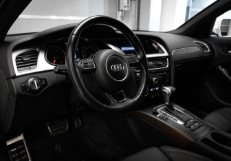 Подержанный автомобиль Audi A4 Sedan 2015 года (7 фото)