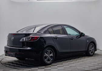 Подержанный автомобиль Mazda 3 Sedan 2011 года (5 фото)
